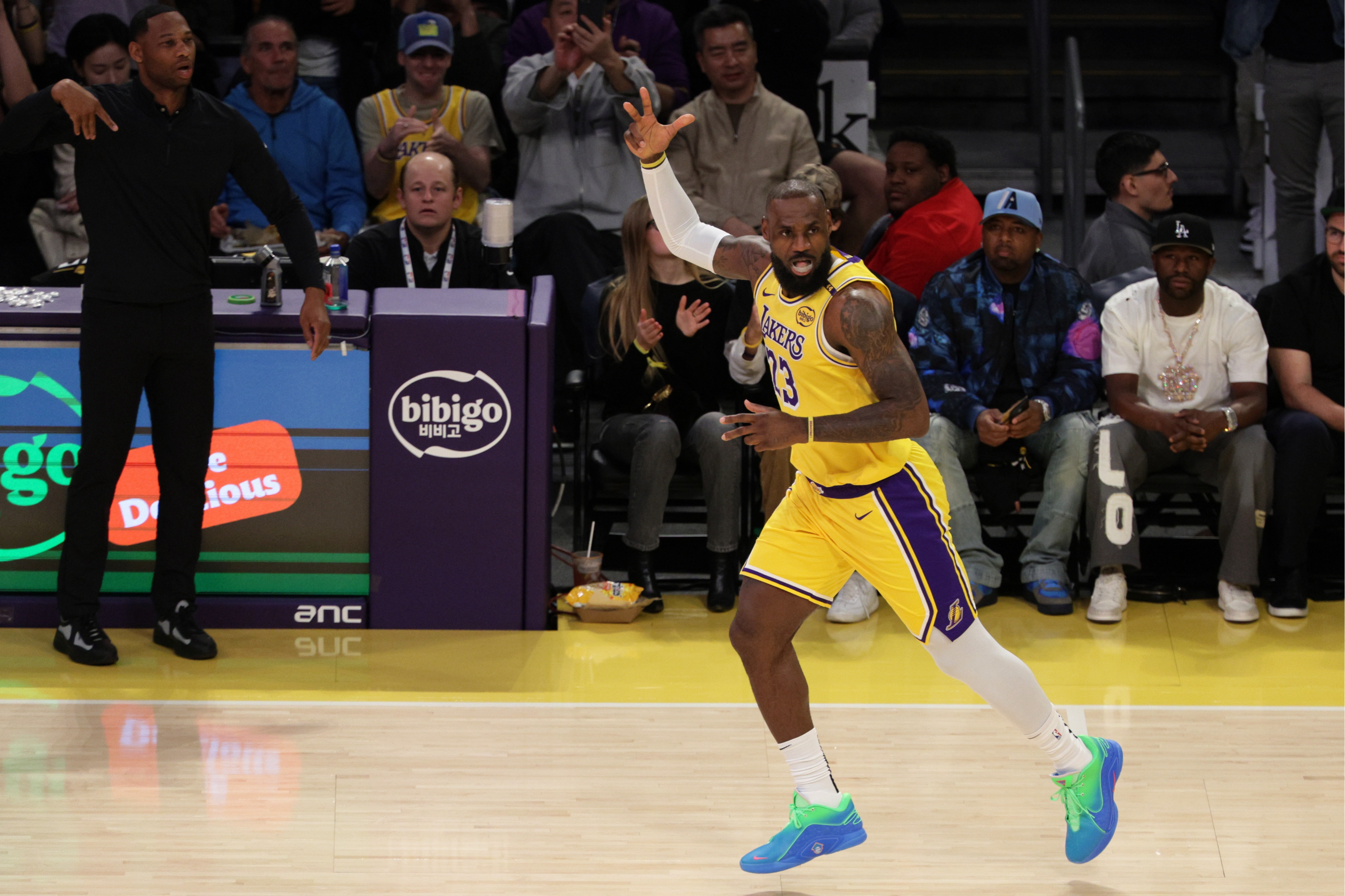 九游体育平台 -里程碑夜！圣安东尼奥马刺造点机会，NBA总决赛窗口期刷纪录，更衣室稳定，数据趋势出现新变化的简单介绍