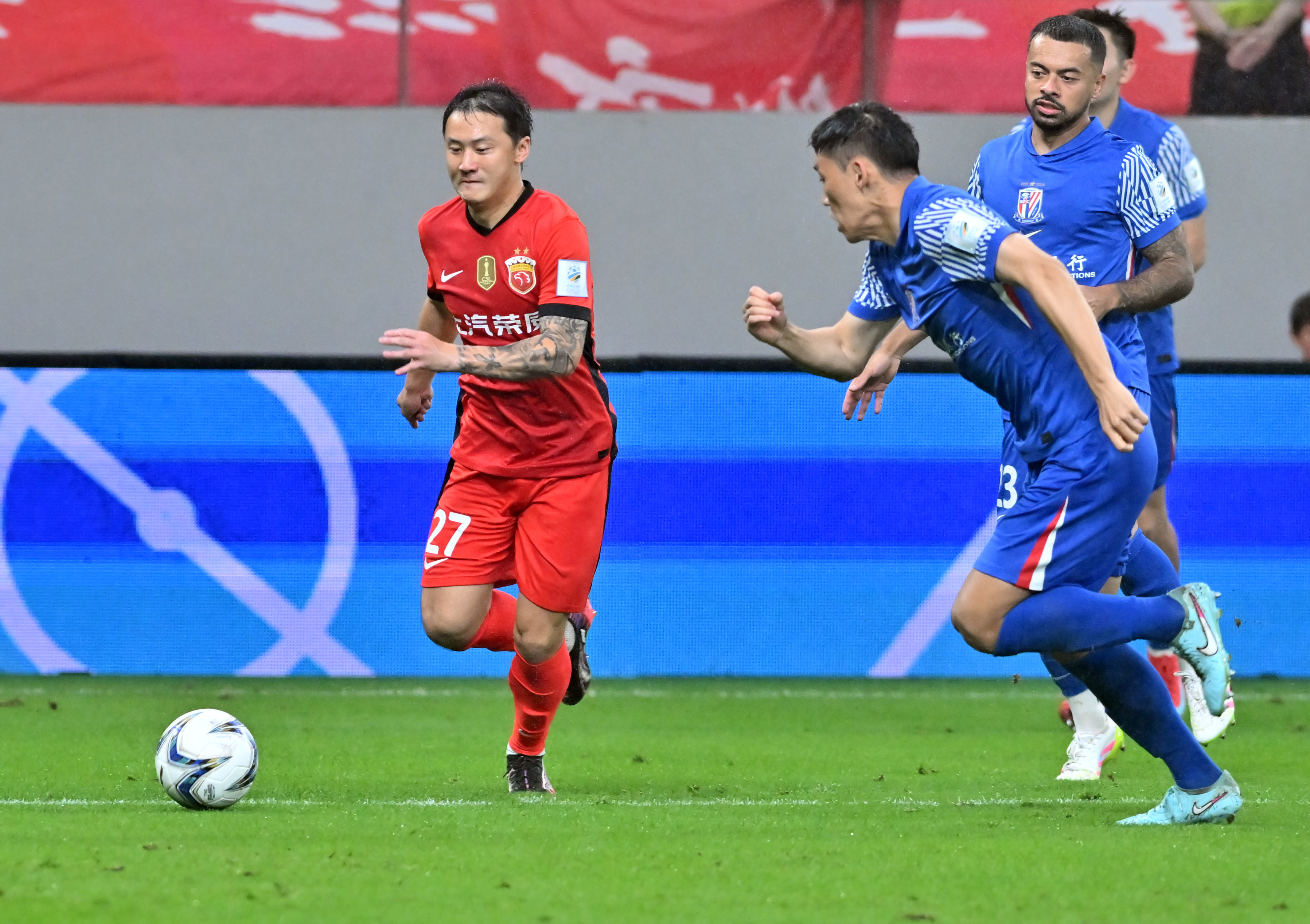 九游体育平台 -包含今夜意甲传出新动向，上海申花回应争议，管理层表态：目标明确，阵容厚度经受考验的词条